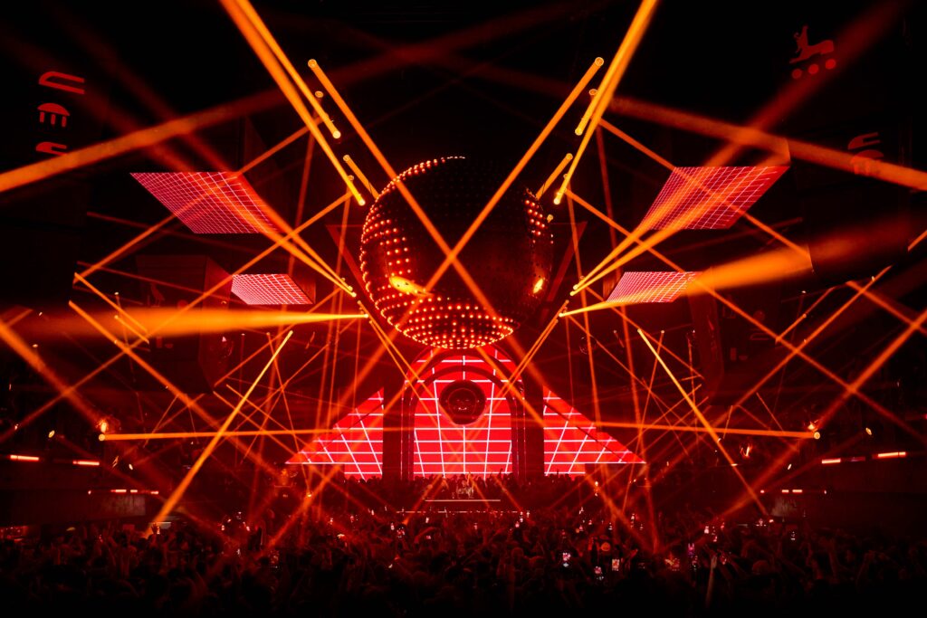 20251001_UNVRS_Paradise_Closing_0063_5000x4000px_